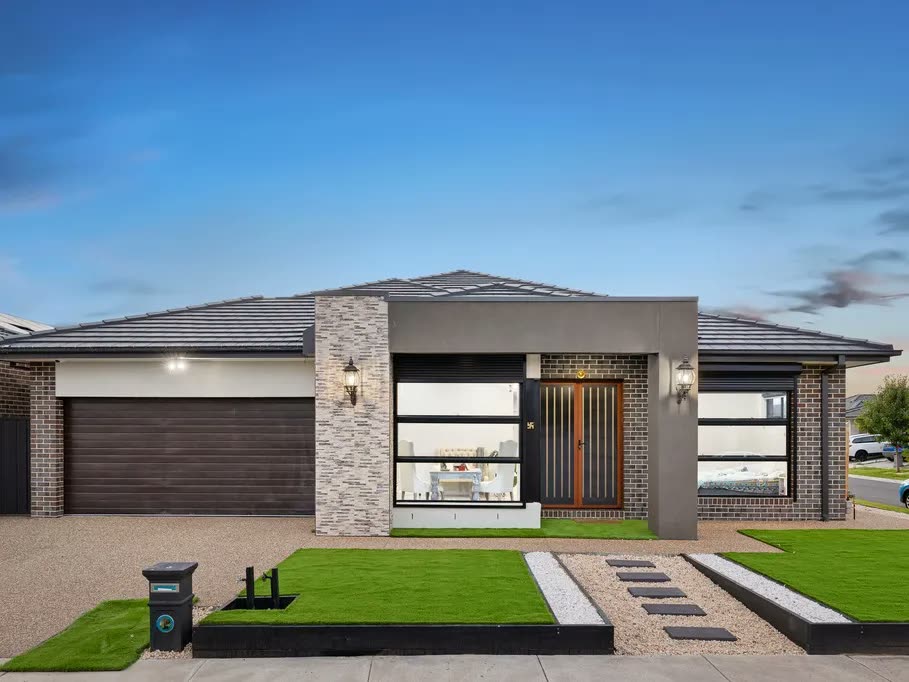 Sedge Street, Mambourin. A completed home in Mambourin.